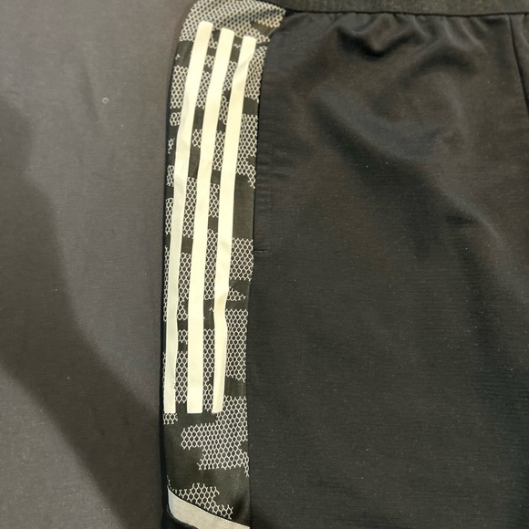 Adidas Performance Pants - Style and Comfort for Every Activity - Picture 3 of 4